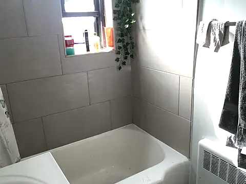 Snapshot of littyleesh1 chatting on December 3, 2025, 5:22 pm littyleesh1 online show from December 3, 2025, 5:22 pm