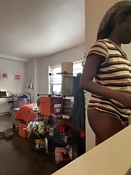 littyleesh1 online show from March 26, 2026, 2:00 pm