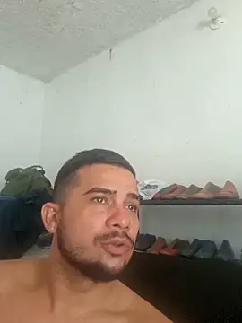 Snapshot of yeffito1 chatting on September 15, 2025, 5:35 pm yeffito1 online show from September 15, 2025, 5:35 pm