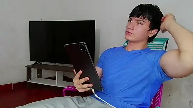 ErickWalton online show from January 12, 2026, 5:01 am