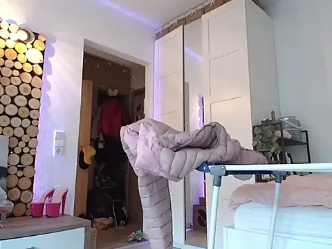 story of sarah online show from September 13, 2025, 3:45 pm