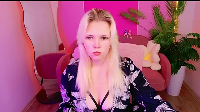 EmillyRogers online show from October 4, 2025, 5:49 am