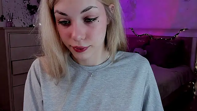 Snapshot of Leila_Vanilla chatting on February 4, 2026, 5:35 am Leila Vanilla online show from February 4, 2026, 5:35 am
