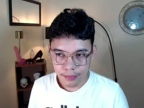 keirflorianxx online show from October 18, 2025, 2:03 am