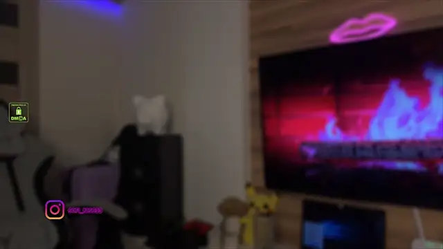 Snapshot of SofI-Play chatting on September 20, 2025, 6:09 pm SofI-Play online show from September 20, 2025, 6:09 pm