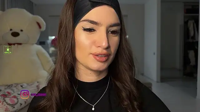 Snapshot of SofI-Play chatting on October 19, 2025, 3:45 pm SofI-Play online show from October 19, 2025, 3:45 pm