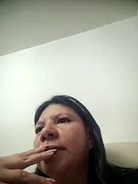 kinky momm online show from October 7, 2025, 1:08 pm