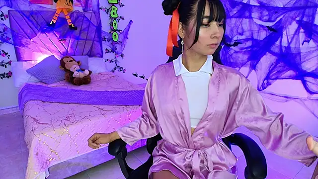 candy kitt7 online show from October 13, 2025, 2:17 pm