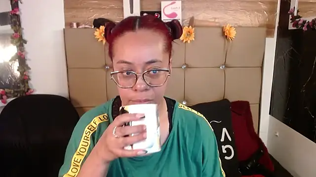 MIA  SPENCER online show from April 21, 2026, 3:50 pm