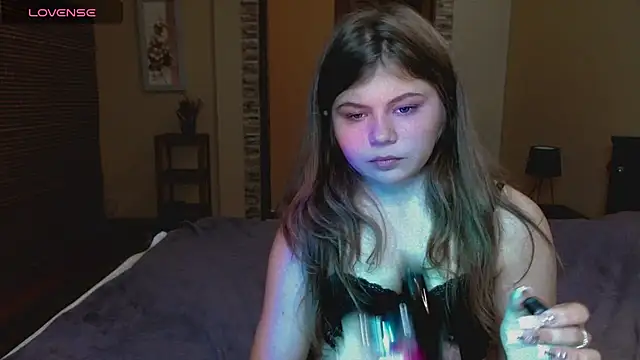 Snapshot of Lilly_Jess chatting on October 2, 2025, 6:37 pm Lilly Jess online show from October 2, 2025, 6:37 pm