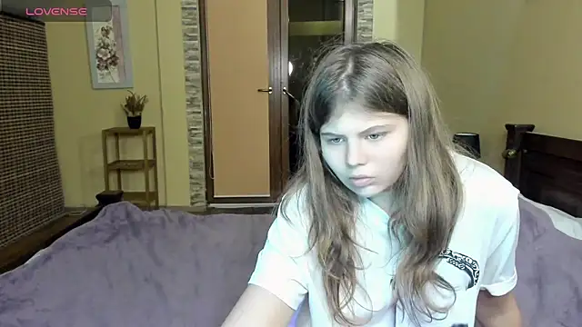 Snapshot of Lilly_Jess chatting on October 15, 2025, 6:19 pm Lilly Jess online show from October 15, 2025, 6:19 pm