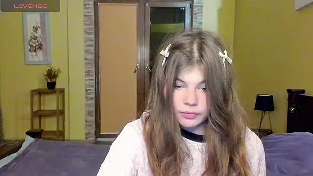 Snapshot of Lilly_Jess chatting on October 27, 2025, 7:18 pm Lilly Jess online show from October 27, 2025, 7:18 pm