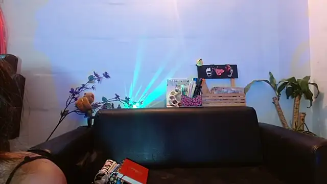 Snapshot of carolinerue chatting on September 22, 2025, 11:29 pm carolinerue online show from September 22, 2025, 11:29 pm