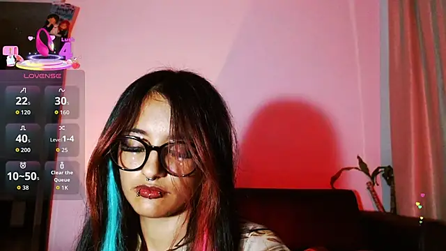 Snapshot of carolinerue chatting on October 17, 2025, 1:20 am carolinerue online show from October 17, 2025, 1:20 am