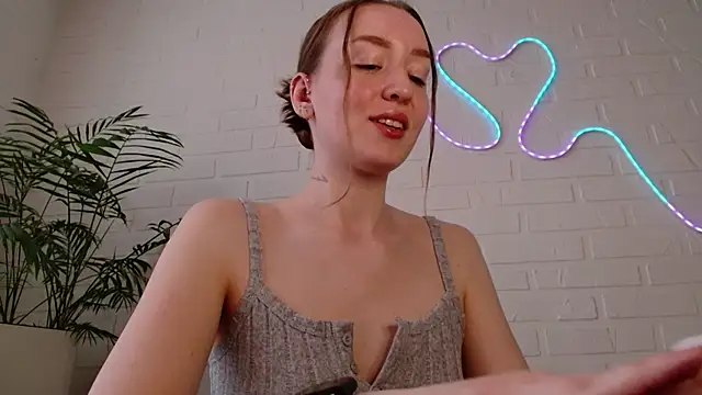 WhitePrincessLuna online show from April 12, 2026, 12:10 pm