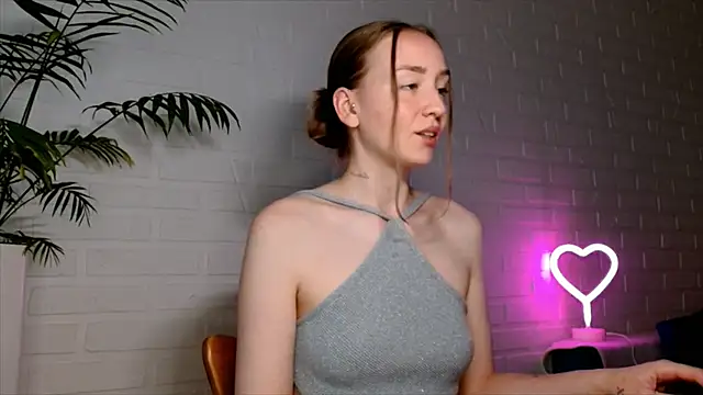 WhitePrincessLuna online show from June 26, 2026, 1:37 pm