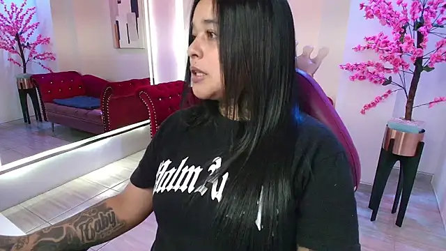 Black roseee online show from October 25, 2025, 3:14 am