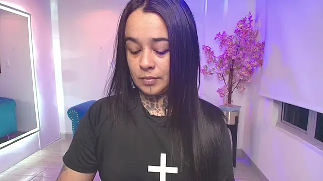 Black roseee online show from April 15, 2026, 3:57 am