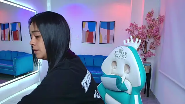 Black roseee online show from May 15, 2026, 3:46 am