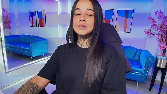 Black roseee online show from May 26, 2026, 4:30 am