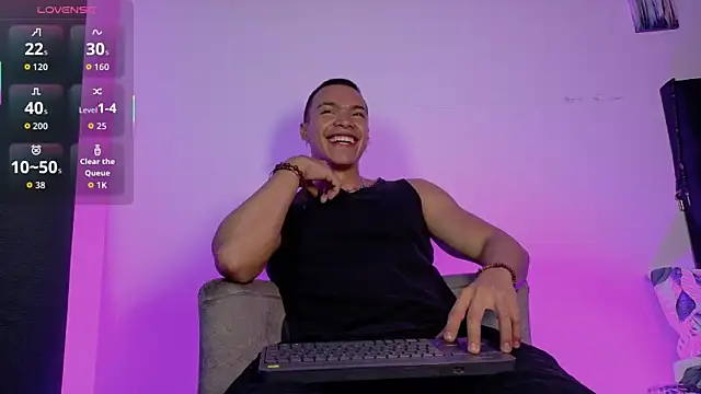 Snapshot of adriel_escalante chatting on May 4, 2026, 1:45 am adriel escalante online show from May 4, 2026, 1:45 am
