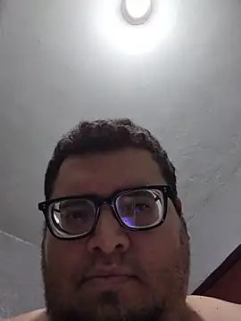 Snapshot of Santiagoqro85 chatting on January 9, 2026, 12:46 am Santiagoqro85 online show from January 9, 2026, 12:46 am