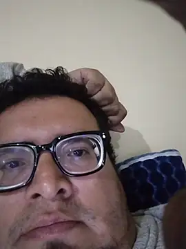 Snapshot of Santiagoqro85 chatting on February 4, 2026, 4:07 am Santiagoqro85 online show from February 4, 2026, 4:07 am