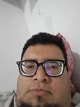 Snapshot of Santiagoqro85 chatting on March 11, 2026, 3:12 am Santiagoqro85 online show from March 11, 2026, 3:12 am