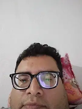 Snapshot of Santiagoqro85 chatting on March 12, 2026, 3:45 am Santiagoqro85 online show from March 12, 2026, 3:45 am