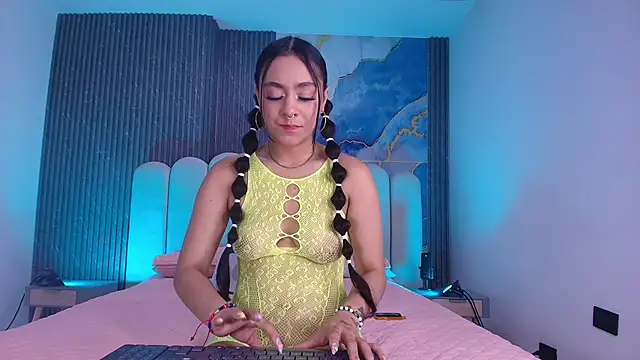 abbyrouss  online show from April 17, 2026, 3:09 am