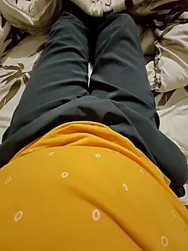 Snapshot of Famit025 chatting on November 23, 2025, 1:44 pm Famit025 online show from November 23, 2025, 1:44 pm