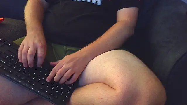 Snapshot of thighguy30 chatting on September 12, 2025, 3:06 am thighguy30 online show from September 12, 2025, 3:06 am