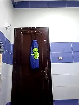 ayamohamedAbozeed online show from October 18, 2025, 2:51 pm