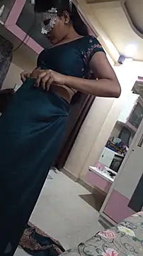 Snapshot of shobha_lover02 chatting on April 10, 2026, 5:28 pm shobha lover02 online show from April 10, 2026, 5:28 pm