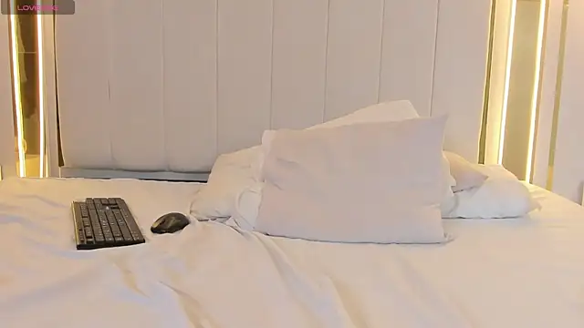 naughtyrose vc online show from April 18, 2026, 10:10 pm