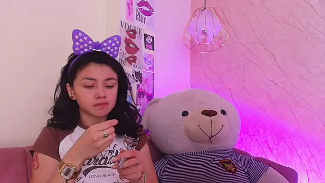 april bennett online show from November 14, 2025, 12:26 pm