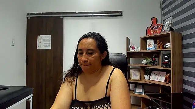 Snapshot of LeilaSmith_ chatting on July 9, 2026, 11:03 am LeilaSmith online show from July 9, 2026, 11:03 am