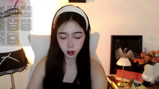 Wfrost0707 online show from November 19, 2025, 6:46 am