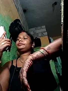 SweetKomal89 online show from October 29, 2025, 7:37 pm