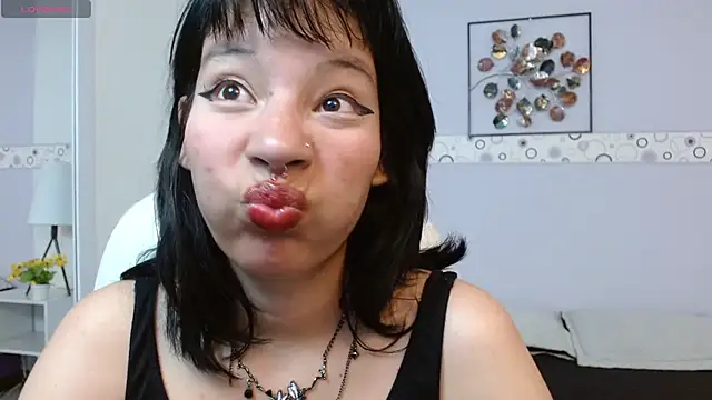 Snapshot of FresaAnix chatting on October 16, 2025, 7:37 pm FresaAnix online show from October 16, 2025, 7:37 pm