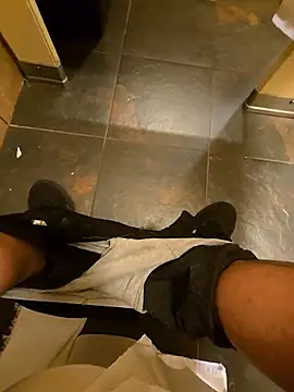 maxelbueno online show from November 1, 2025, 8:33 pm