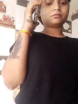 Hot-Pooja25 online show from April 26, 2026, 2:09 am