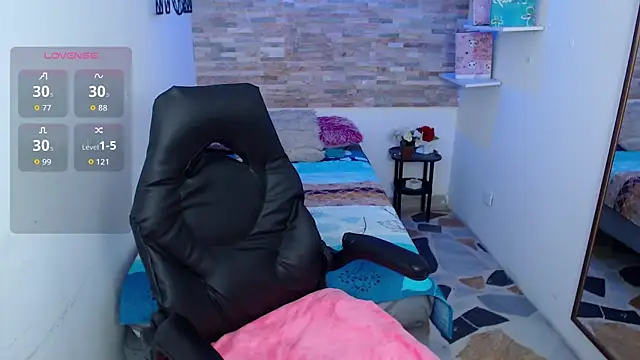 KendallWood  online show from September 28, 2025, 1:27 pm