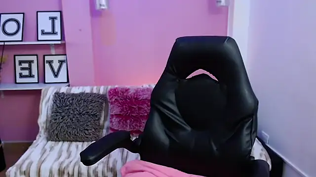 KendallWood  online show from November 26, 2025, 8:21 pm