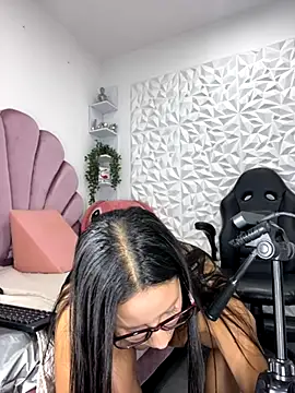 carlalee e online show from October 10, 2025, 7:35 pm