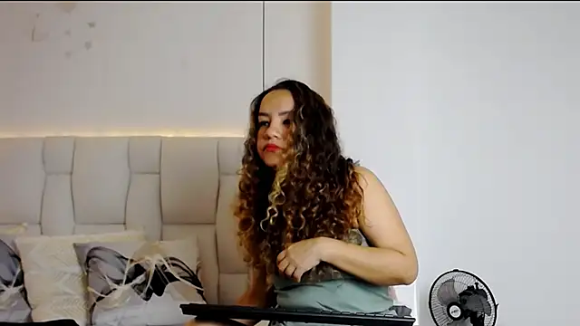 Dulce  Lovee online show from September 26, 2025, 11:36 am