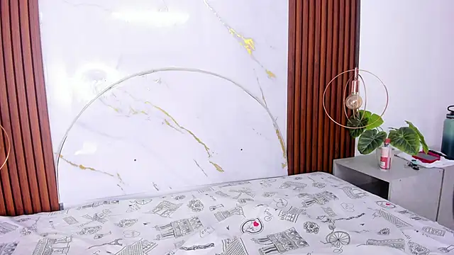 marianarey1  online show from November 19, 2025, 8:20 pm