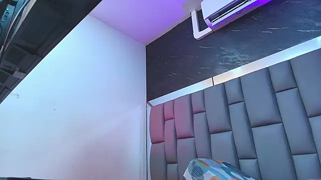 kissme luna online show from October 3, 2025, 7:11 pm