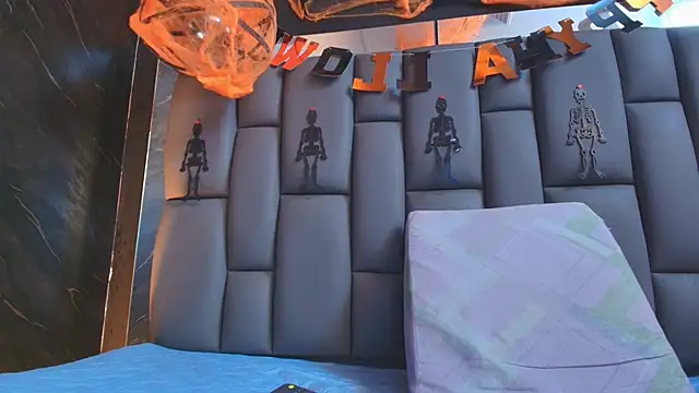 kissme luna online show from October 20, 2025, 7:14 pm