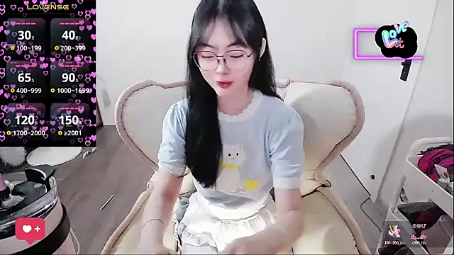 baby-yaya20 online show from April 13, 2026, 9:04 am